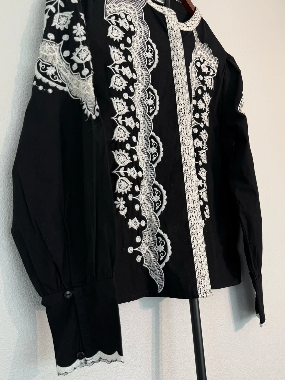 Anthropologie Jennifer Grace Embroidered Button-Down Blouse Black White Floral M